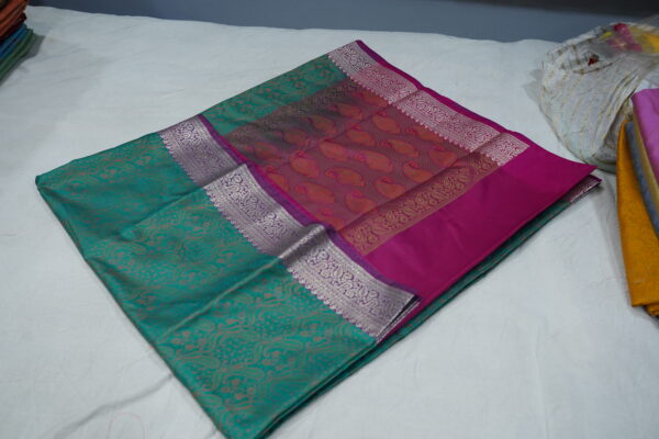 DSC09756 Pure Cotton Tanchoi Silk Saree – A Blend of Comfort, Art & Royal Elegance